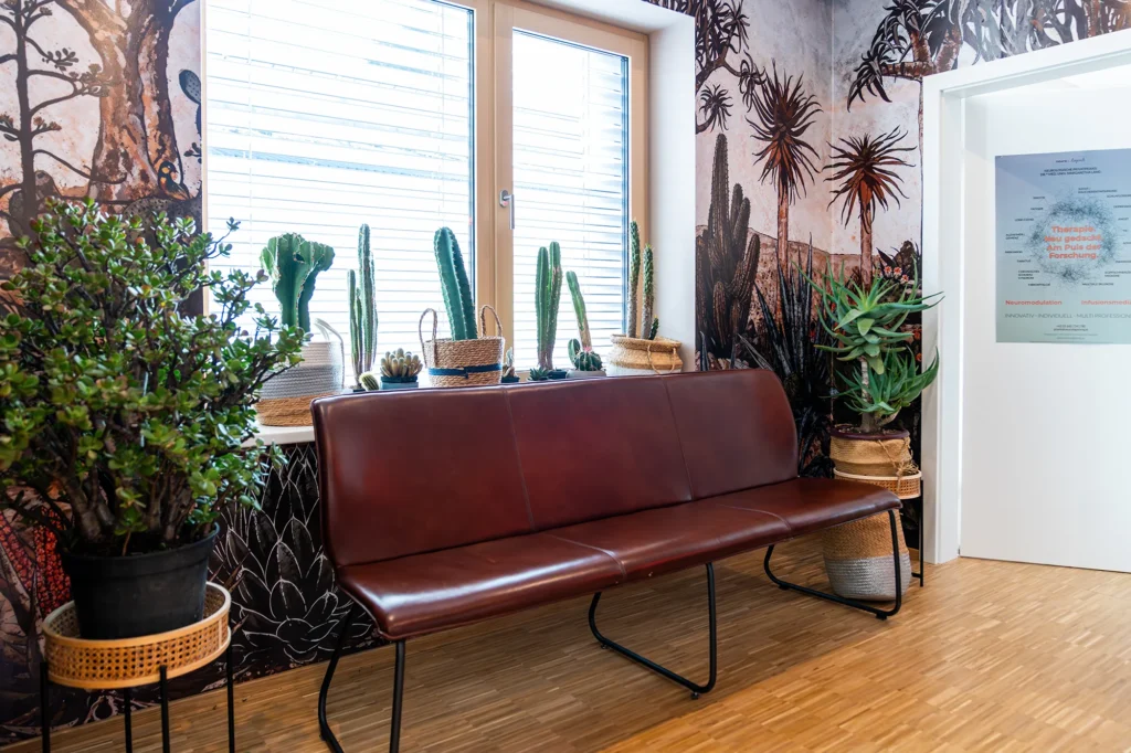 Ansicht Praxis Warteraum Sitzgelegenheit